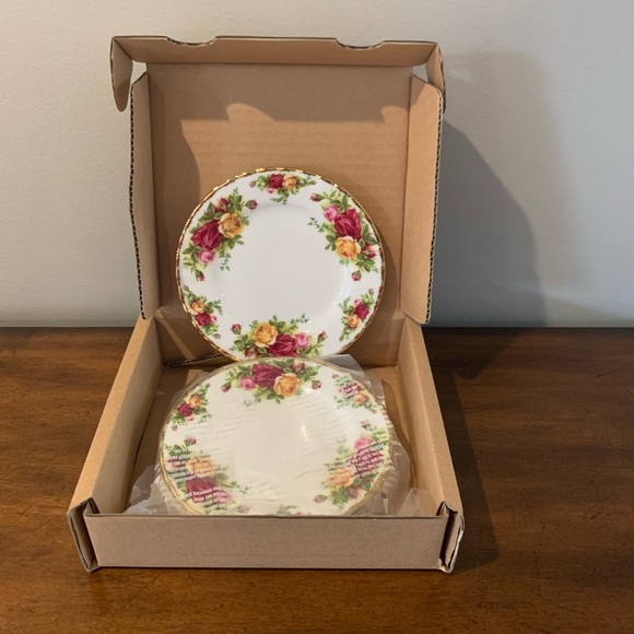 Royal Albert - Old Country Rose- 4pc -Bread/Butter Plate - Picture 4 of 4